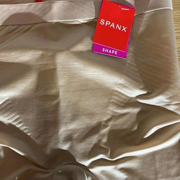 Spanx Women's Thinstincts 2.0 High-Waisted Mid-Thigh Shorts size small - Picture 7 of 8